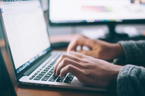 从Drupal7到Drupal10:如何平稳迁移而不丢失数据?